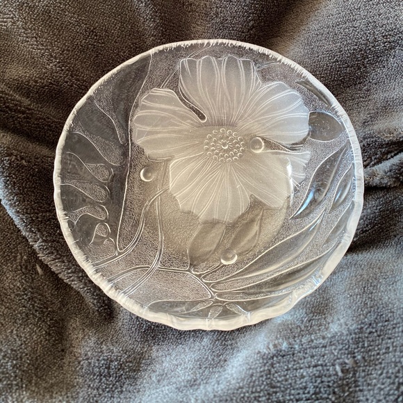 Clear glass with frosted flower on outside of bowl